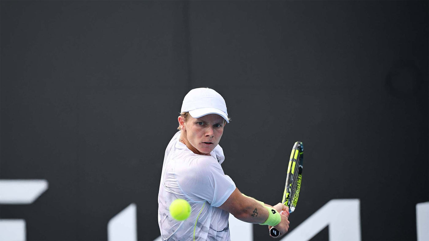Jesper de jong about to smash a backhand