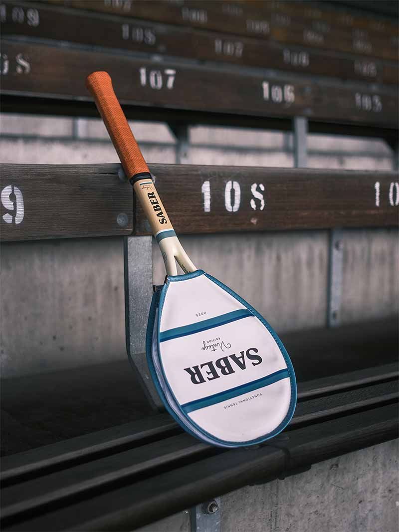 The vintage head cover on the Saber vintage edition